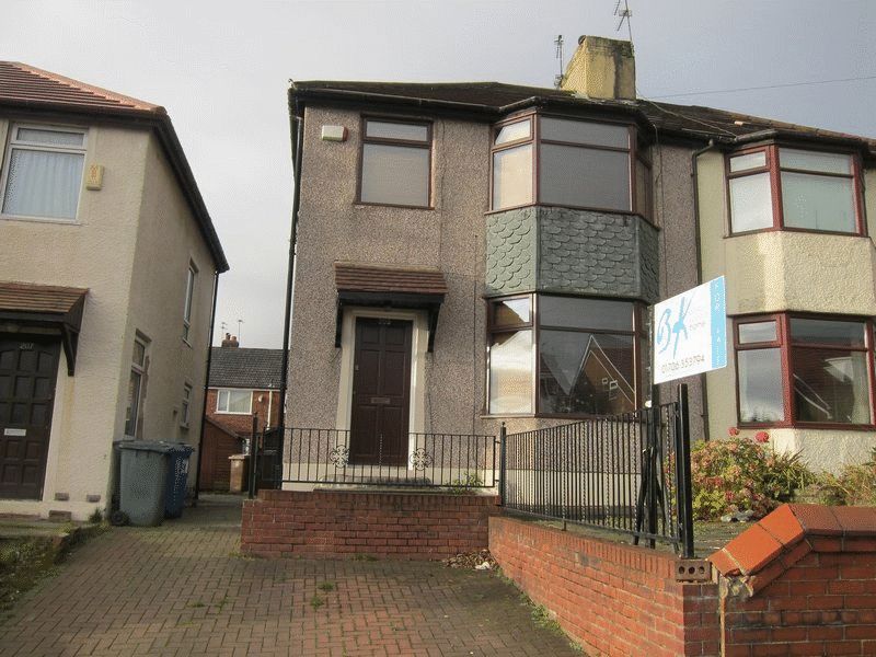 209 Heights Lane, Rochdale OL12 0QS - A WONDERFULLY PRESENTED 3 BED SEMI DETACHED HOME WITH REAR CONSERVATORY AND ADDITIONAL ATTIC ROOM 